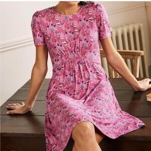 NWOT Boden Jersey Knit Midi Dress Pink Floral
Size 6